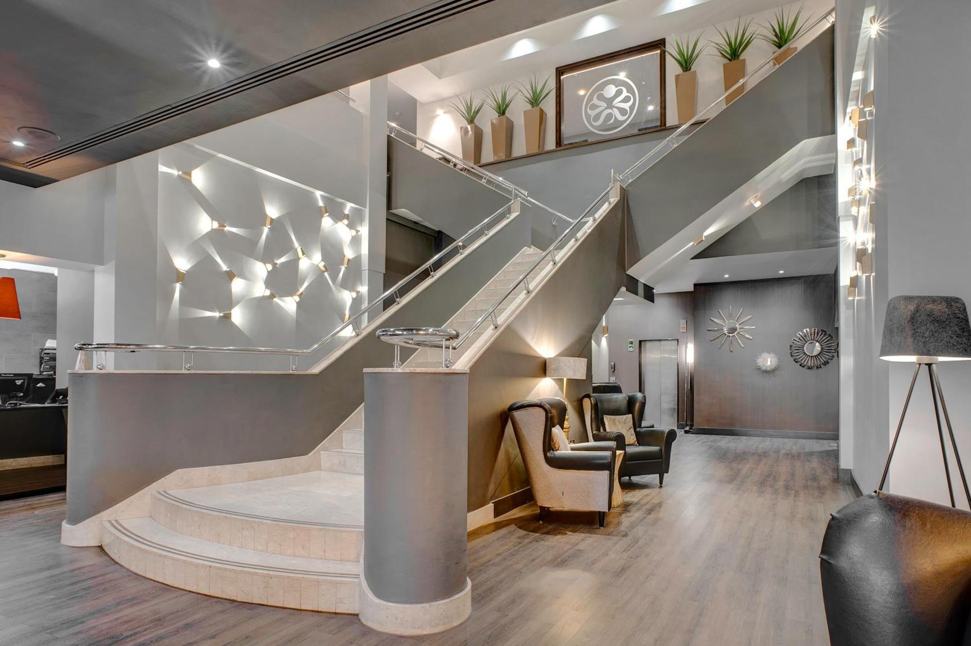 Sandman Signature London Gatwick Hotel Κρόουλι Εξωτερικό φωτογραφία